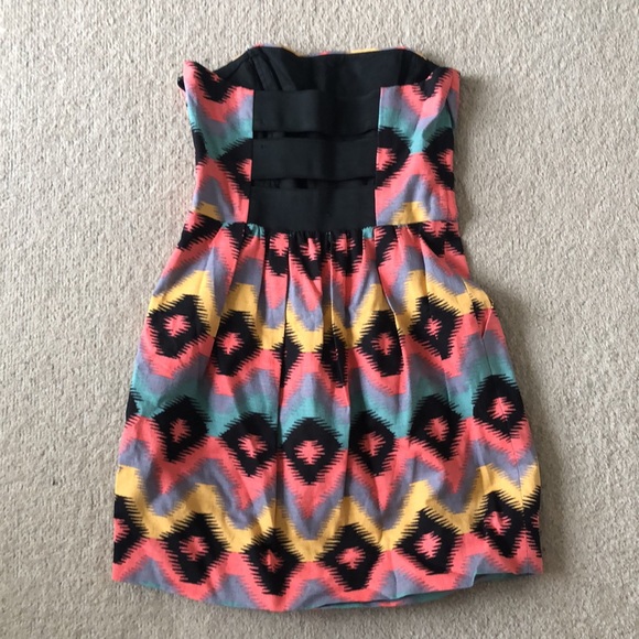 Rachel Roy Tribal print strapless dress. Size 6 - Picture 2 of 4